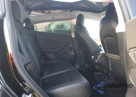 2022 Tesla Model Y z USA, uszkodzony, nr VIN 7SAYGDEF7NF336792